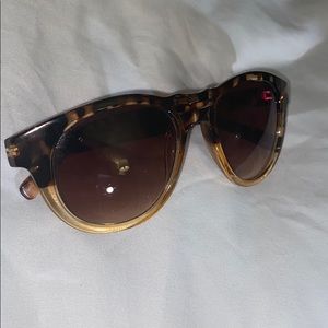 Brown spotted GAP sunglasses